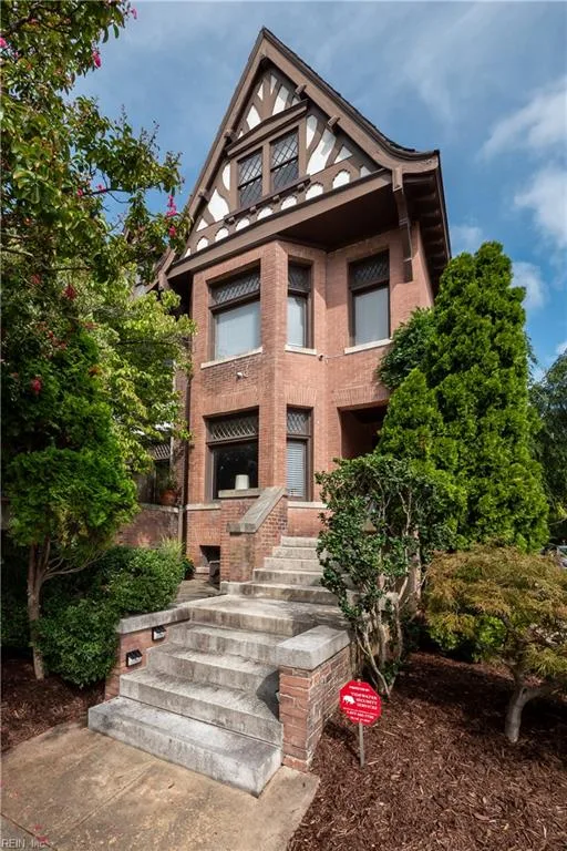 406 Mowbray ARCH, NORFOLK VA 23507