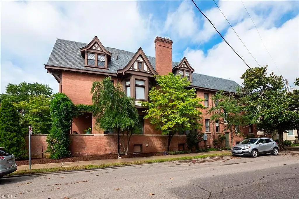 406 Mowbray Arch, Norfolk — photo