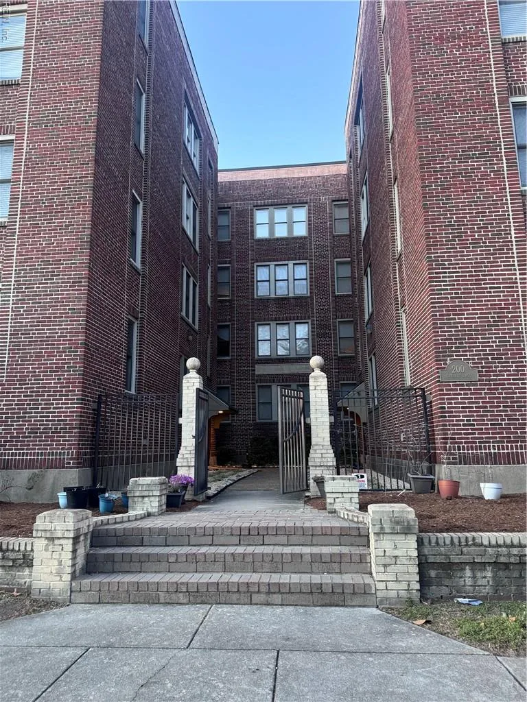 200 W 31st St #202, Norfolk — photo