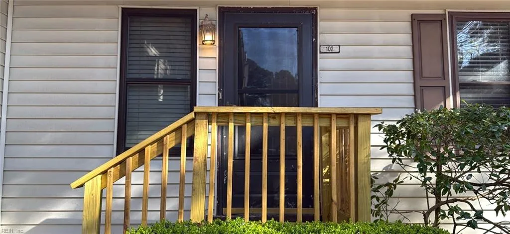 225 A View AVE #102, NORFOLK VA 23503