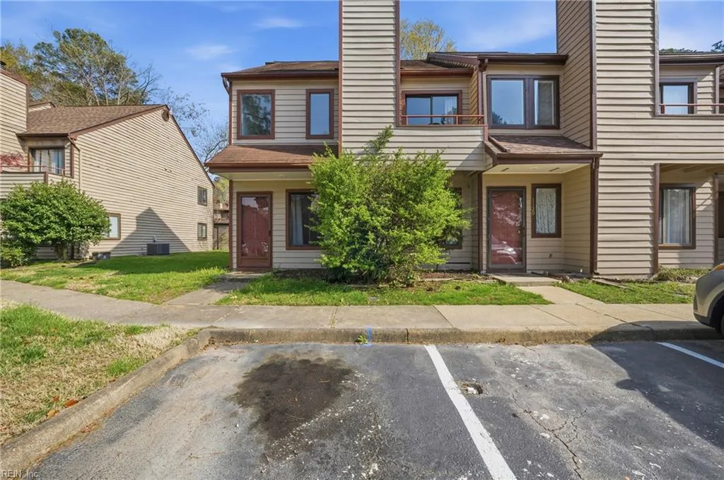 1122 N Green Dr, Newport News — photo