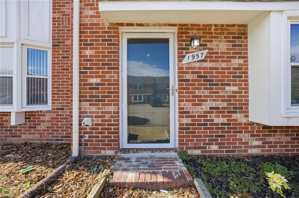 1957 Darnell Dr, Virginia Beach — photo