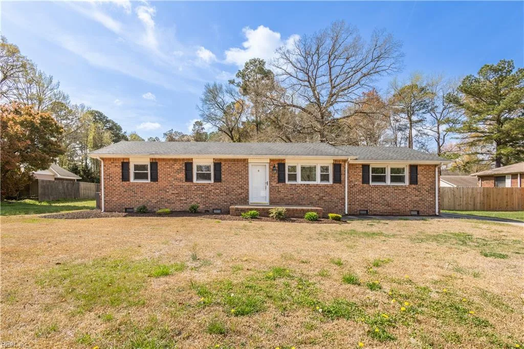 205 Frank DR, CHESAPEAKE VA 23322