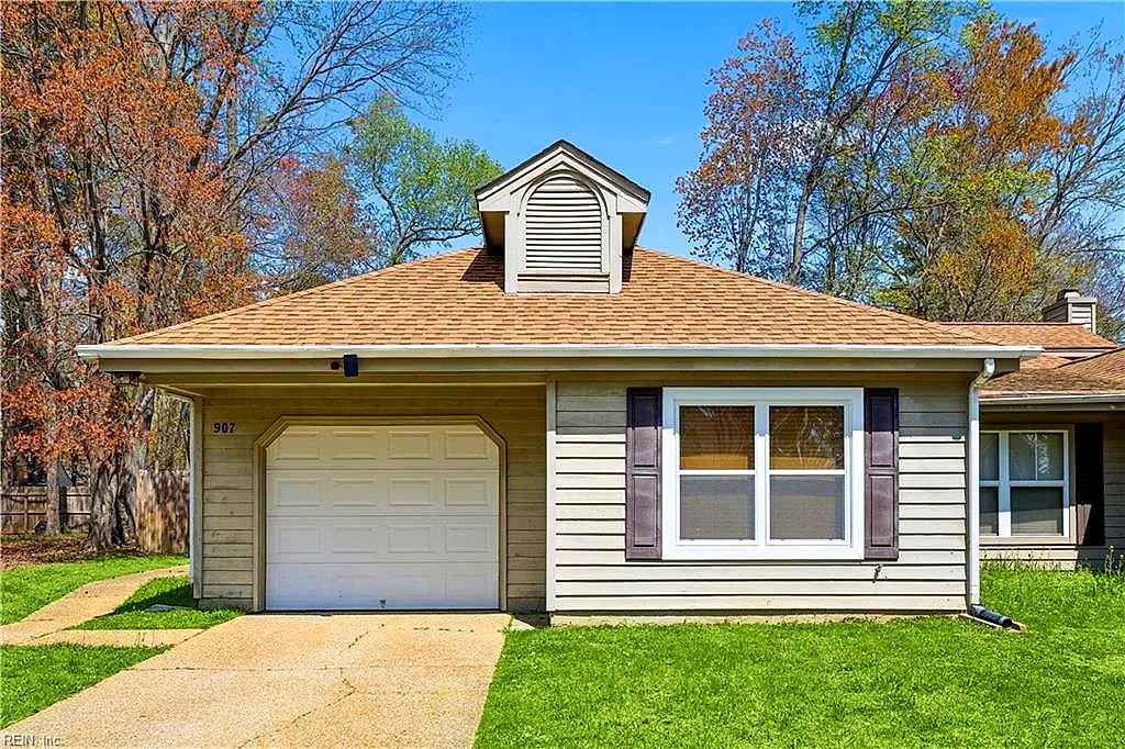 907 Woodcreek DR, NEWPORT NEWS VA 23608