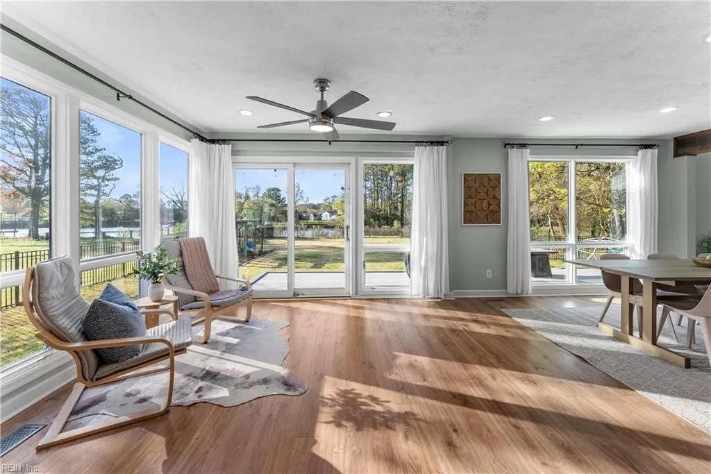 44 River RD, POQUOSON VA 23662