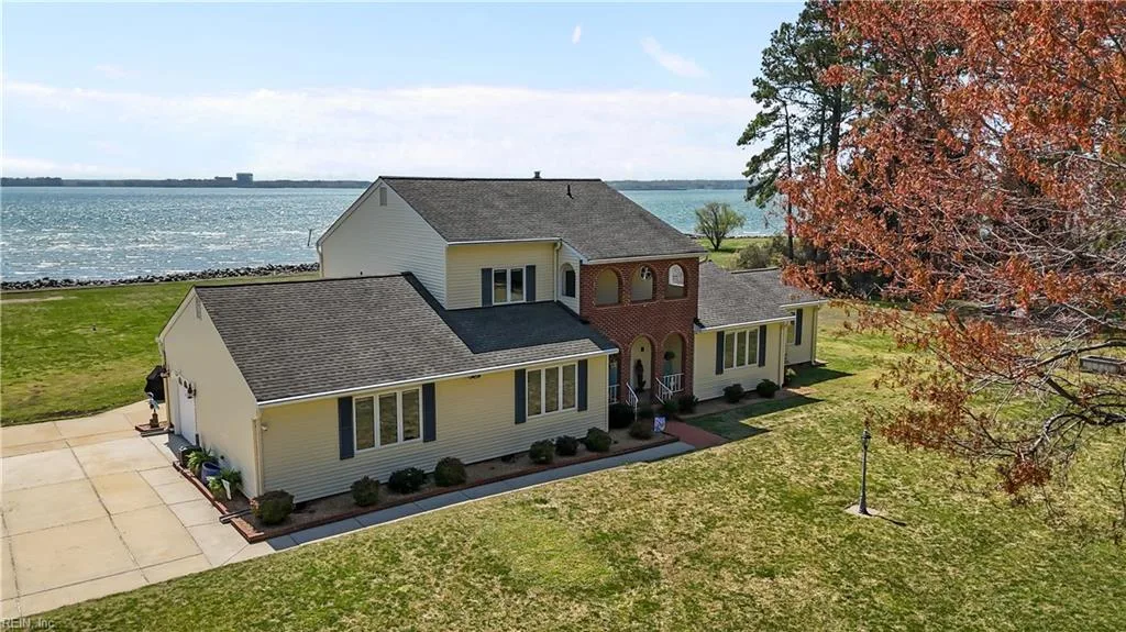 8560 Victory Hill LN, HAYES VA 23072