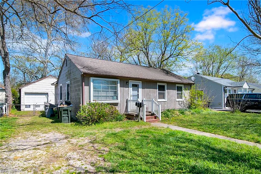 215 Courtney Dr, Hampton — photo