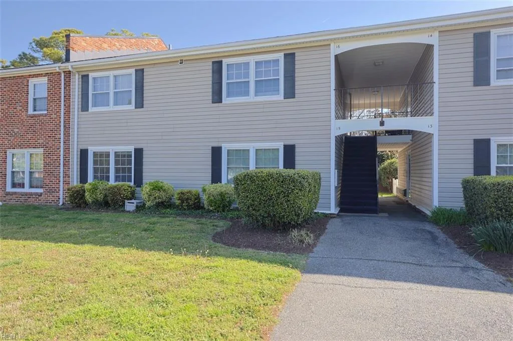 15 Towne Square Dr, Newport News — photo