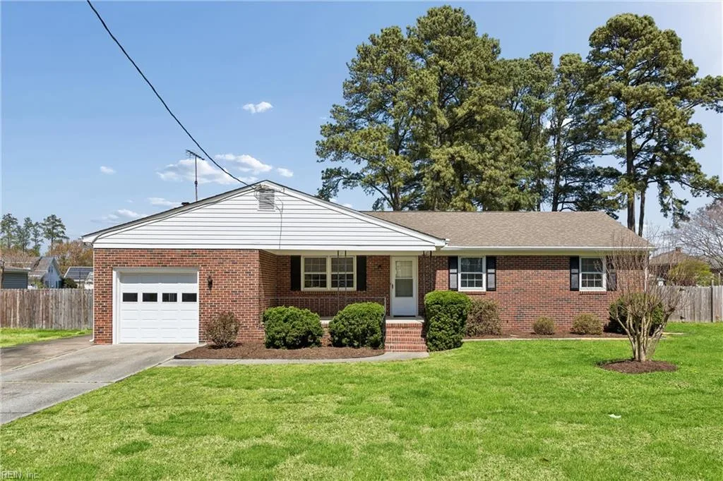 18 Magnolia LN, POQUOSON VA 23662