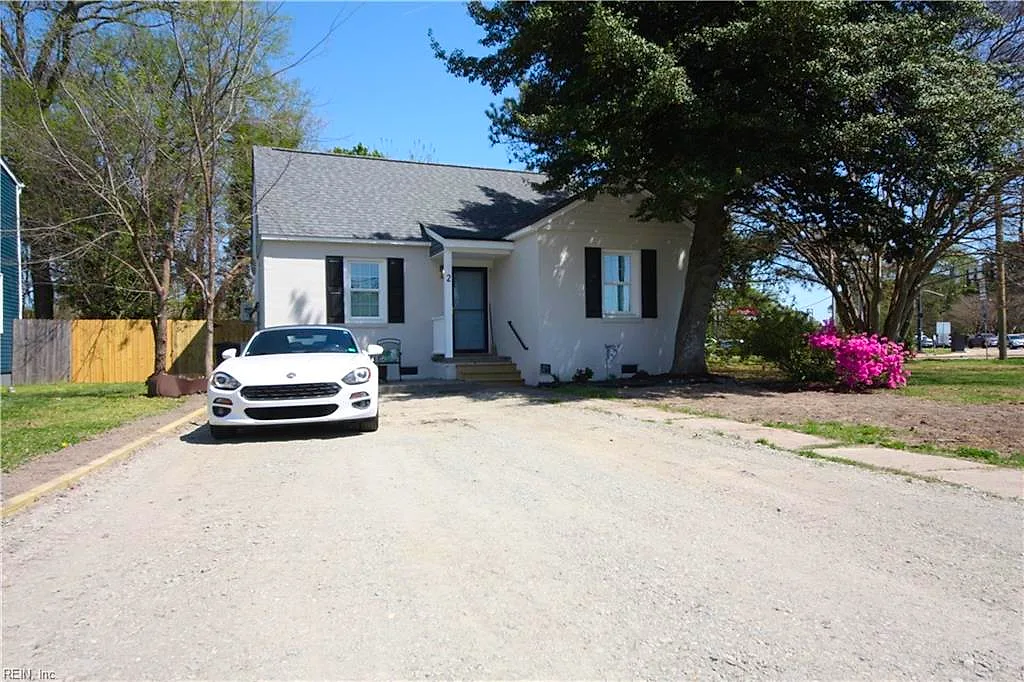 2 Monroe Dr, Hampton — photo