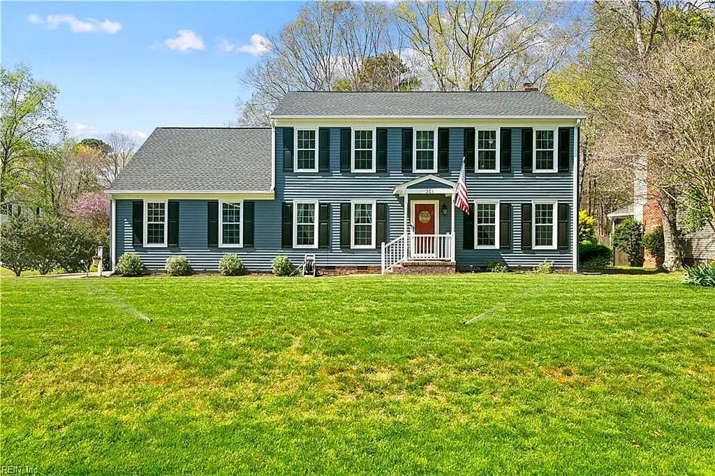 201 Crystal Lake Dr, Yorktown — photo
