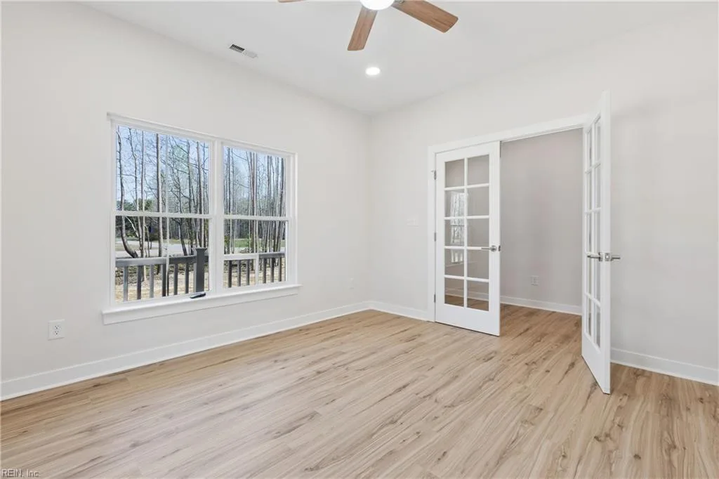 11348 East West Pw, Gloucester — photo