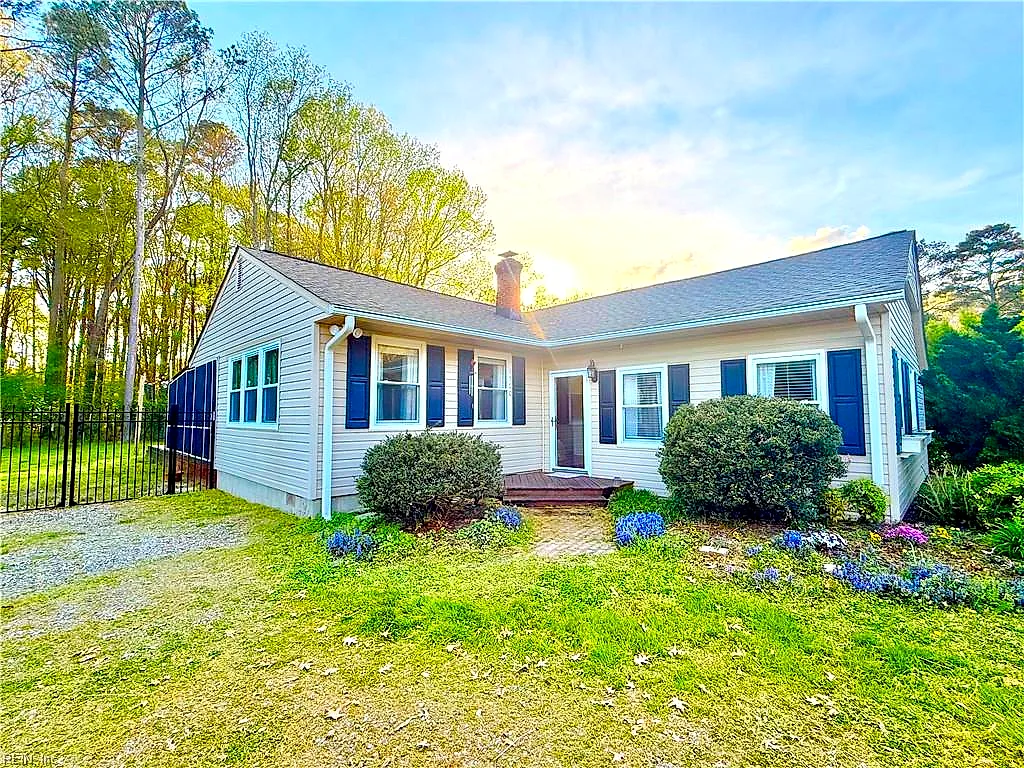 1500 Hampton Hwy, Yorktown — photo