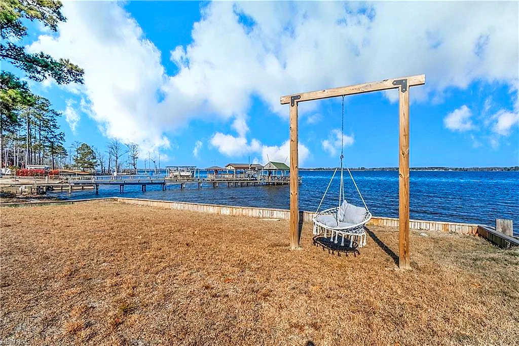 106 Shore Dr, Hertford — photo