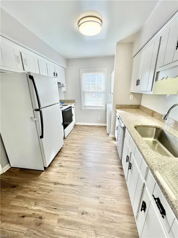 5232 Clover Hill Dr, Portsmouth — photo