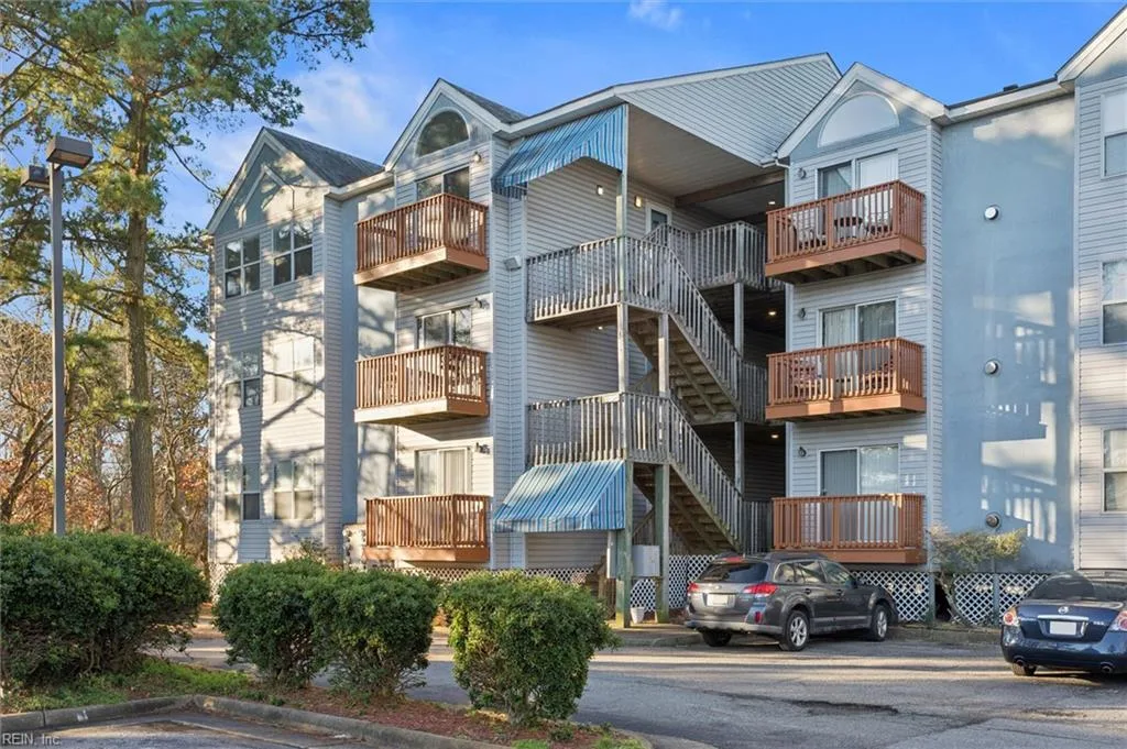 1563 N King ST #105, HAMPTON VA 23669