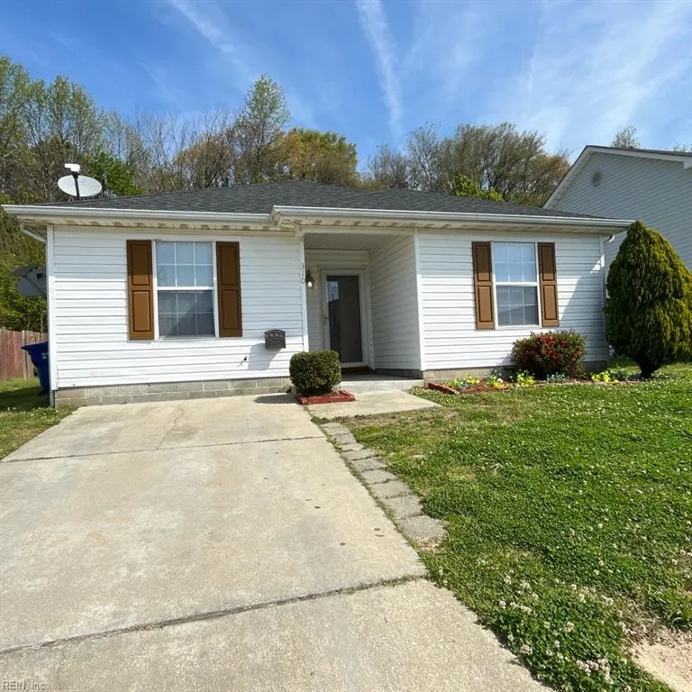 310 Greenfield Cres, Suffolk — photo