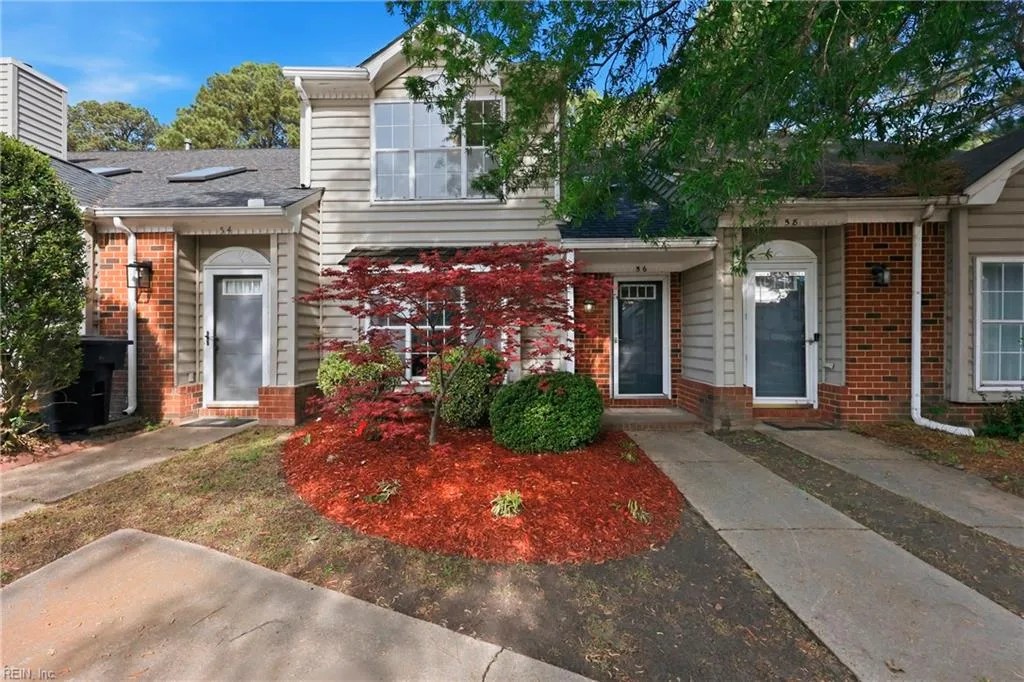 56 Candlelight Ln, Portsmouth — photo