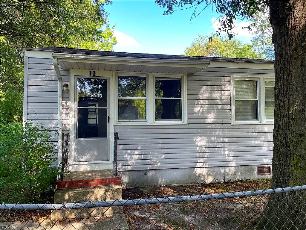 13 Lawrence Ave, Hampton — photo