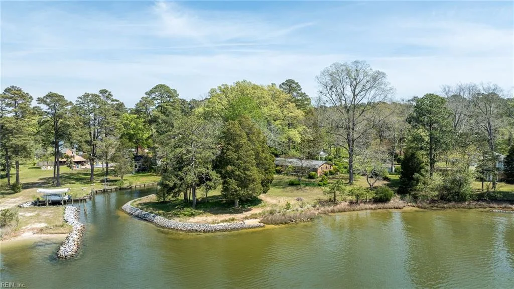 5556 Roanes Wharf Rd, Gloucester — photo