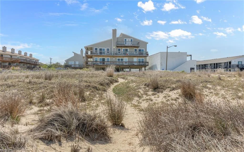1036 E Ocean View AVE, NORFOLK VA 23503