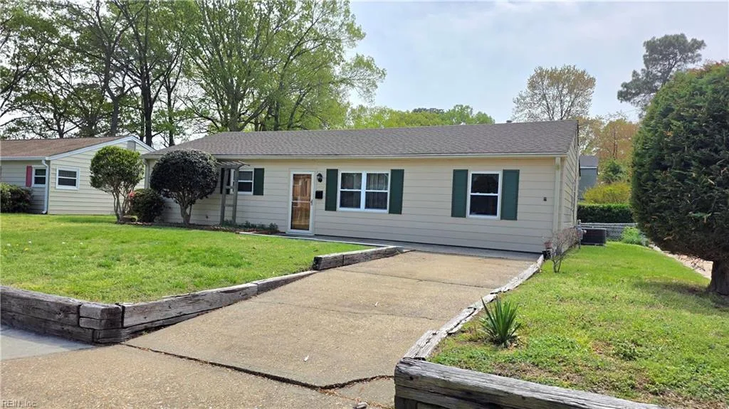 1420 Seward DR, HAMPTON VA 23663