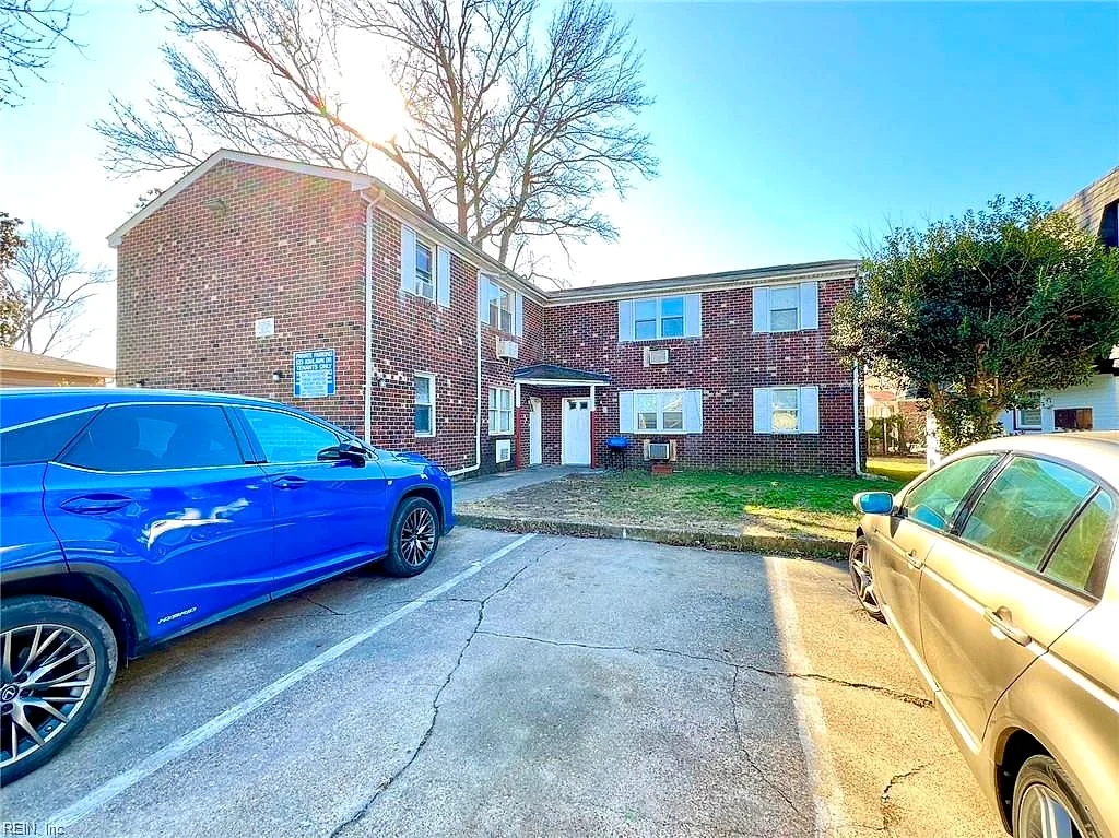 523 Ashlawn Dr #1, Norfolk — photo