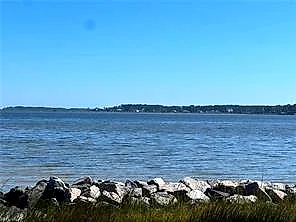 816 Ship Point RD, YORKTOWN VA 23692