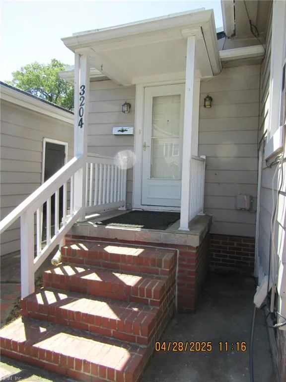 98 Alleghany RD #B, HAMPTON VA 23661