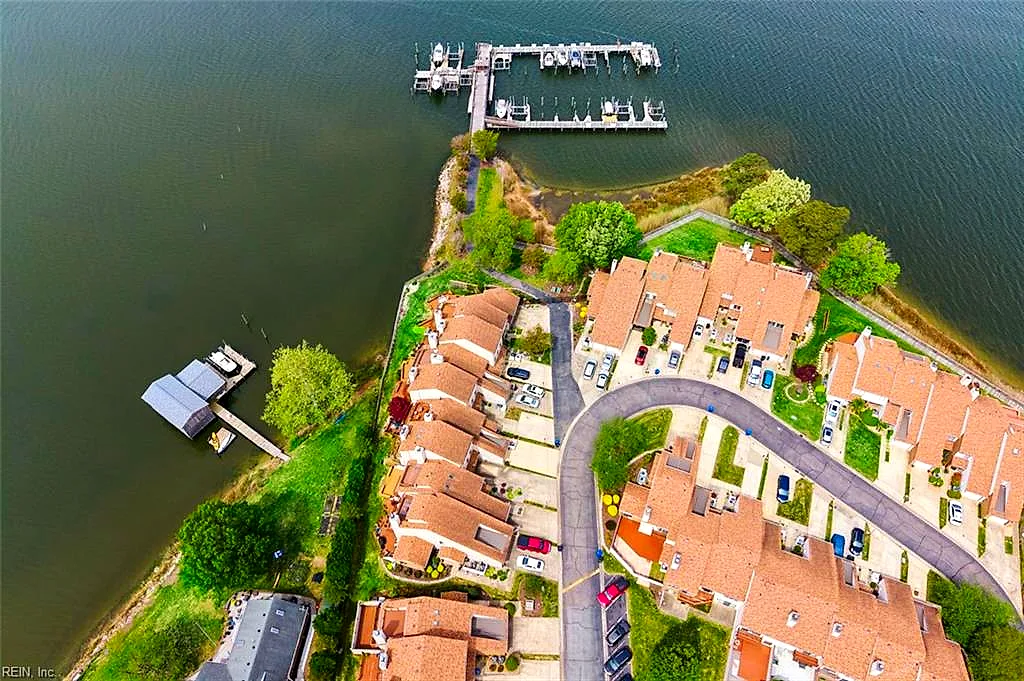 28 Sandie Point Ln, Portsmouth — photo