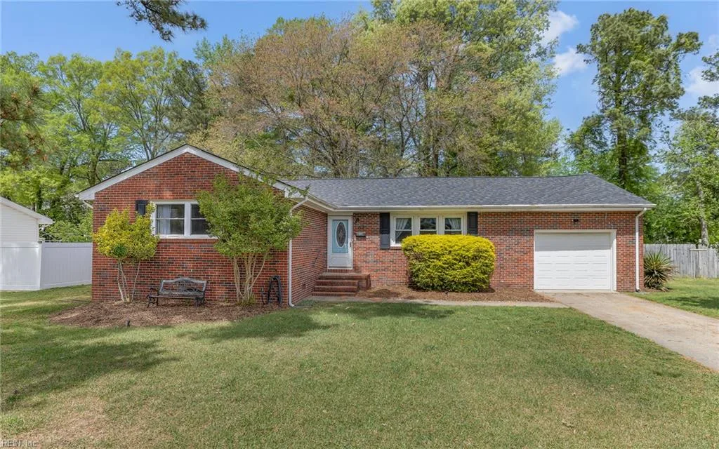 62 Rexford DR, NEWPORTNEWS VA 23608