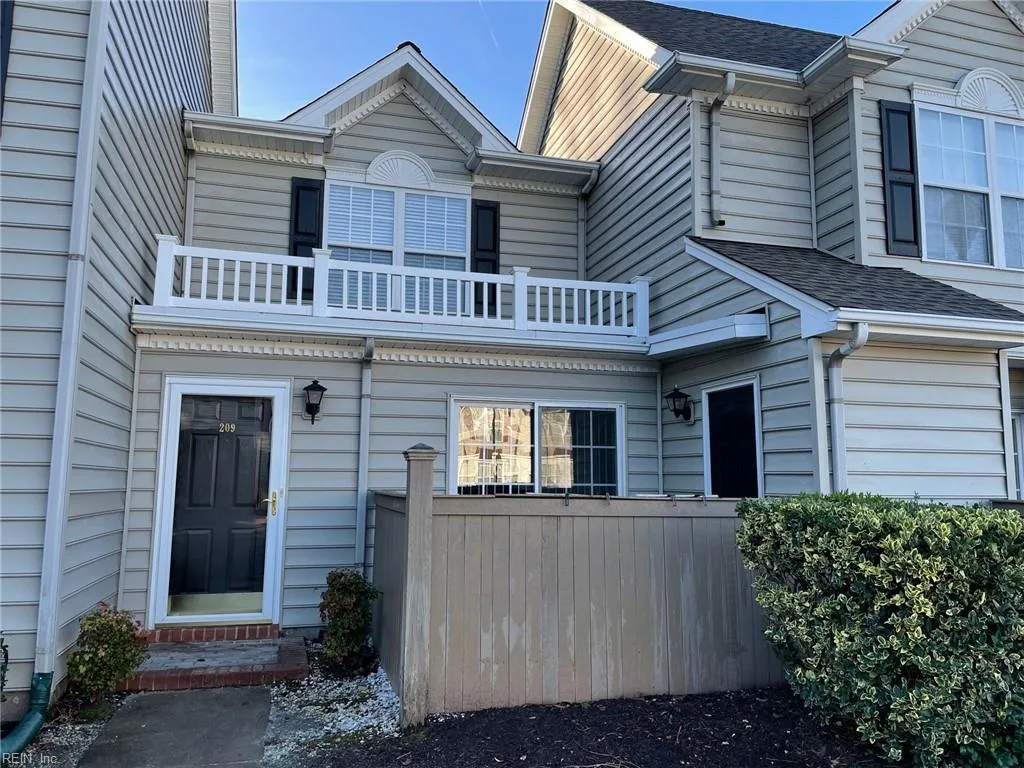 209 Sandy Beach Ct, Suffolk — photo