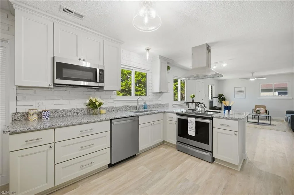 444 Bamboo LN, VIRGINIABEACH VA 23452