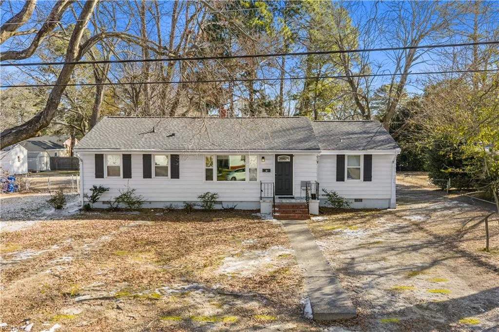 8 Gay DR, NEWPORTNEWS VA 23606
