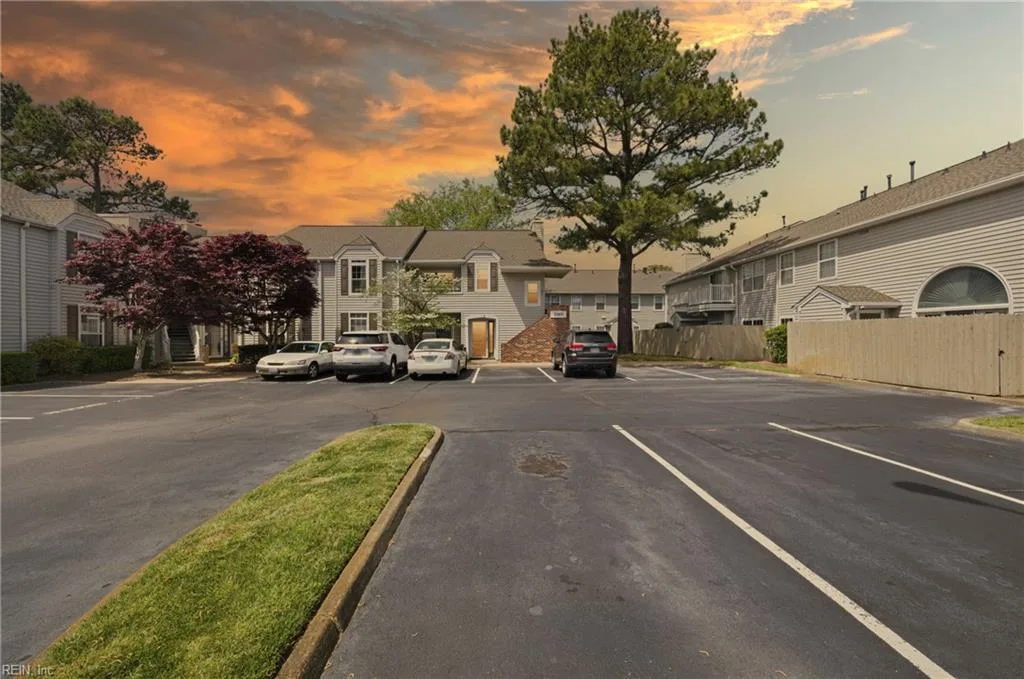 5140 Cypress Point CIR #202, VIRGINIABEACH VA 23455