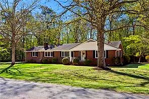 301 Pond Dr, Suffolk — photo