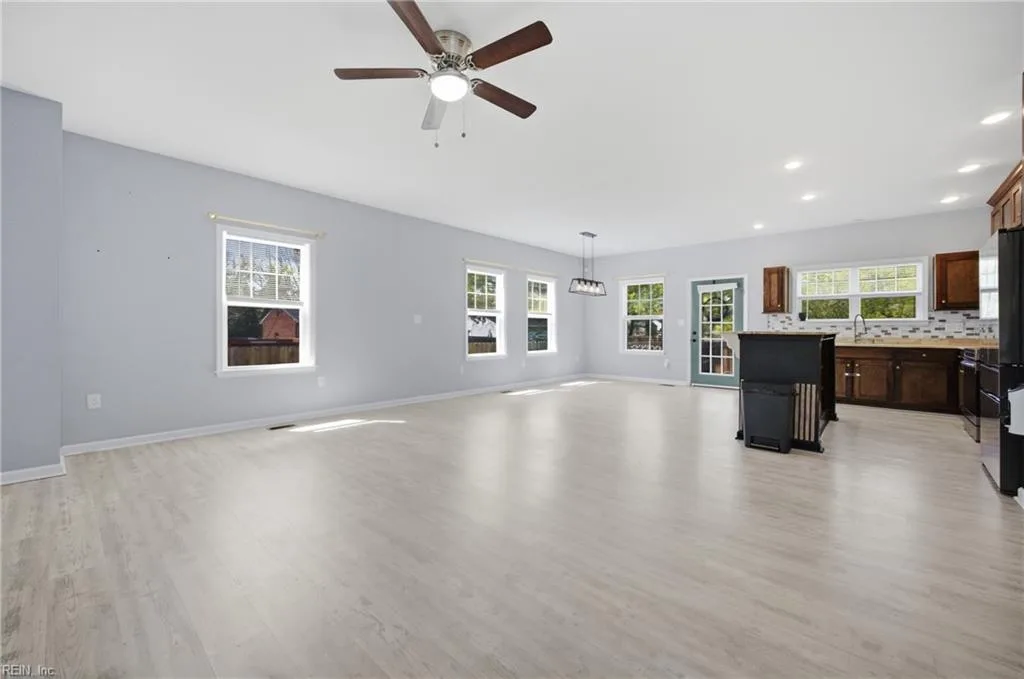 28 S Back River Rd, Hampton — photo