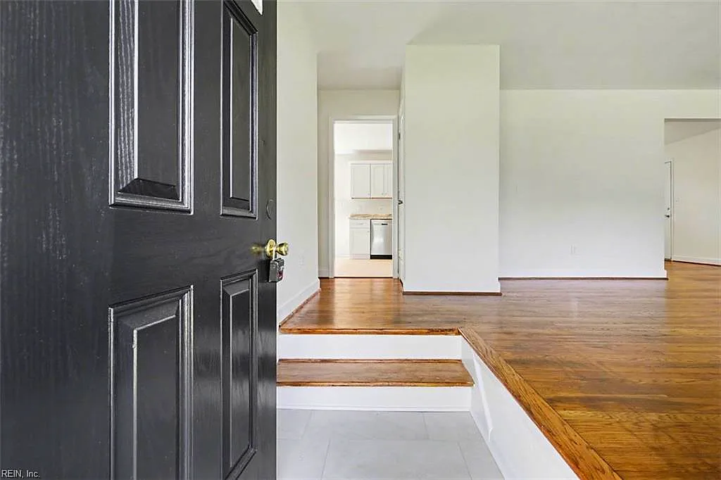 319 Pasture Ln, Hampton — photo