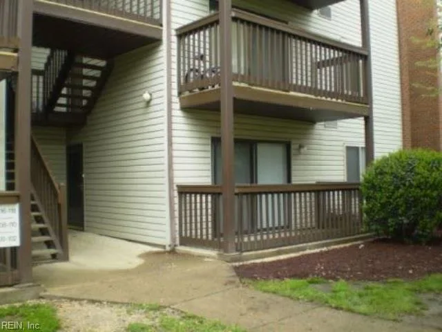 102 Wells CT, HAMPTON VA 23666