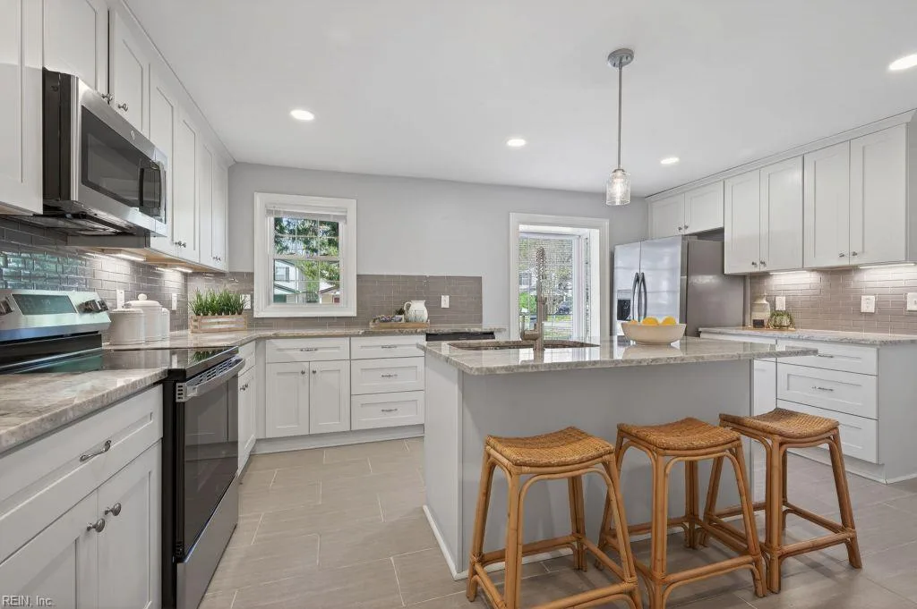 12 Colonial PL, NEWPORTNEWS VA 23601