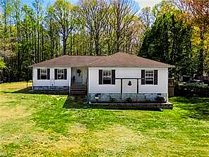 8086 Beaver Pond Rd, Gloucester — photo