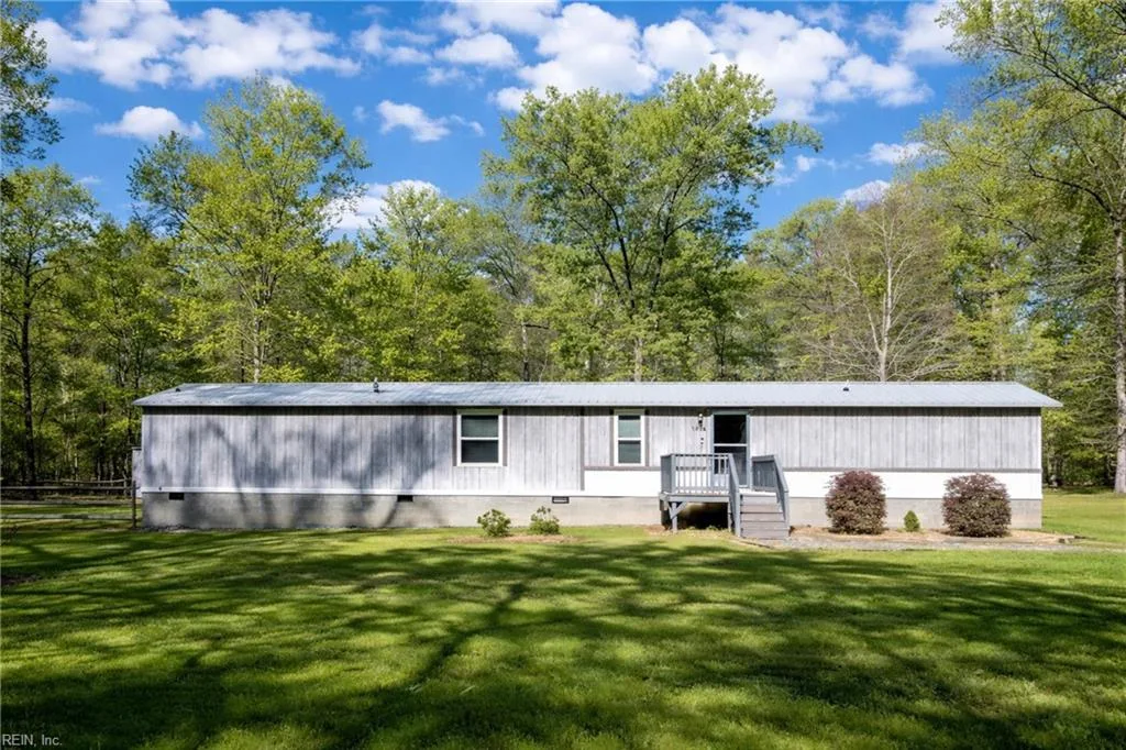 5856 My Way Ln, Gloucester — photo