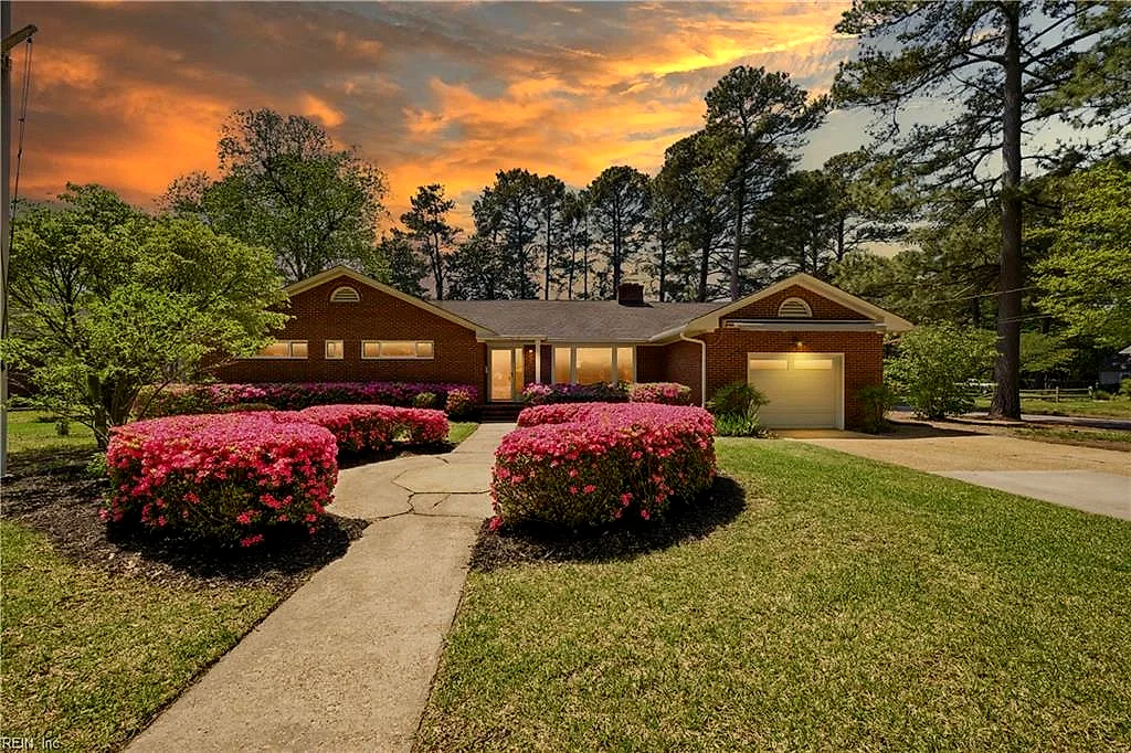501 Suburban Pw, Norfolk — photo