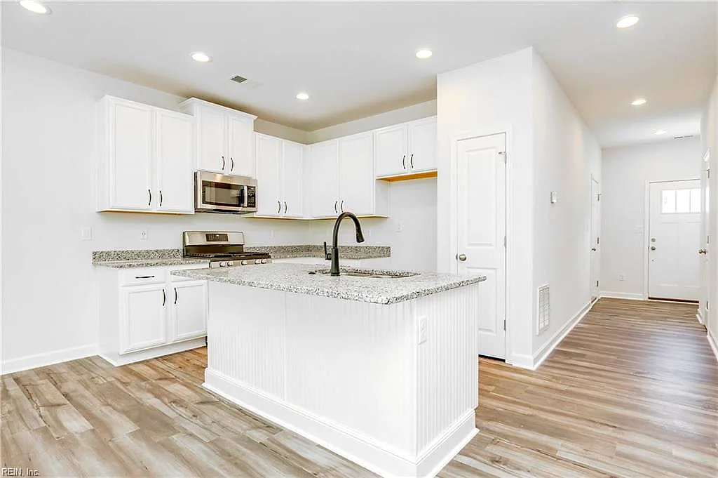 1004 Serene Rd #101, Suffolk — photo