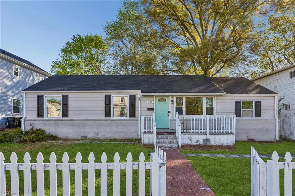 220 Taylor AVE W, HAMPTON VA 23663