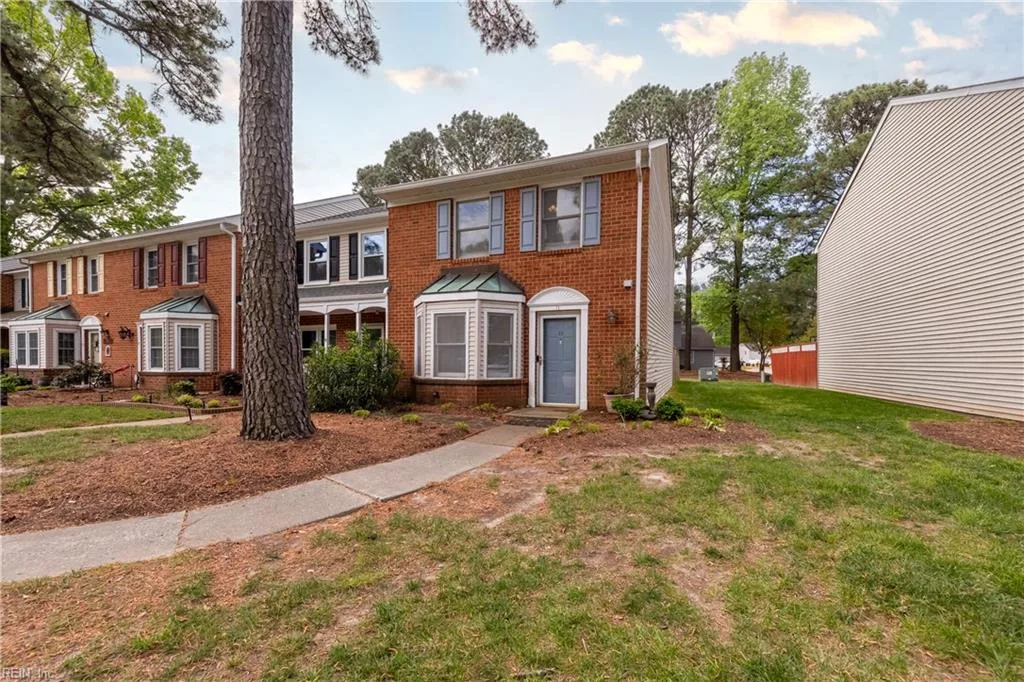 11 Corwin CIR, HAMPTON VA 23666