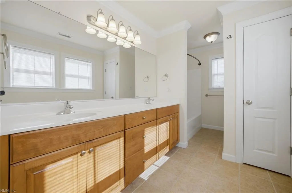 9577 8th Bay ST, NORFOLK VA 23518