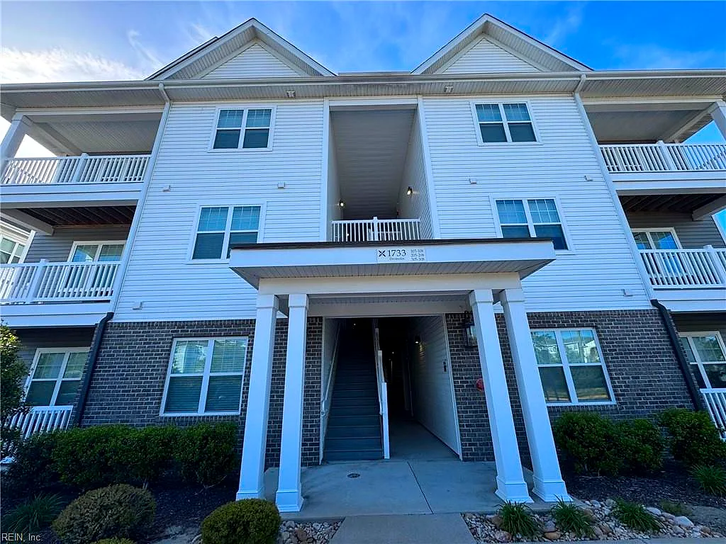 1733 Dromolin Dr #303, Virginia Beach — photo
