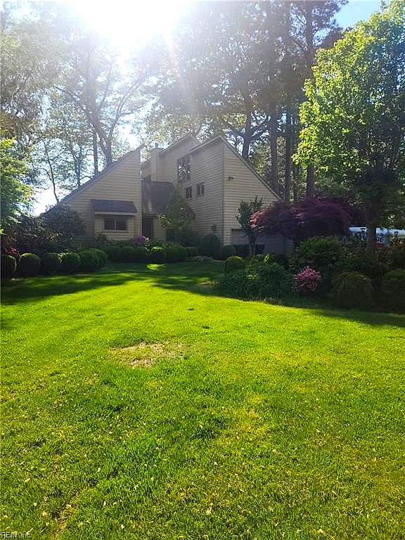 152 Breezy Point Dr, Yorktown — photo