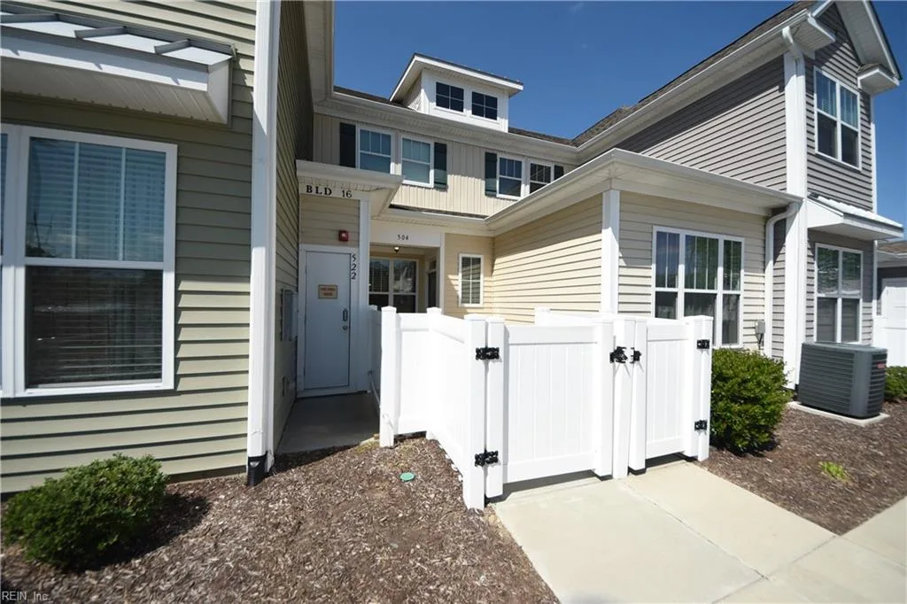 504 Fishers Ct, Hampton — photo